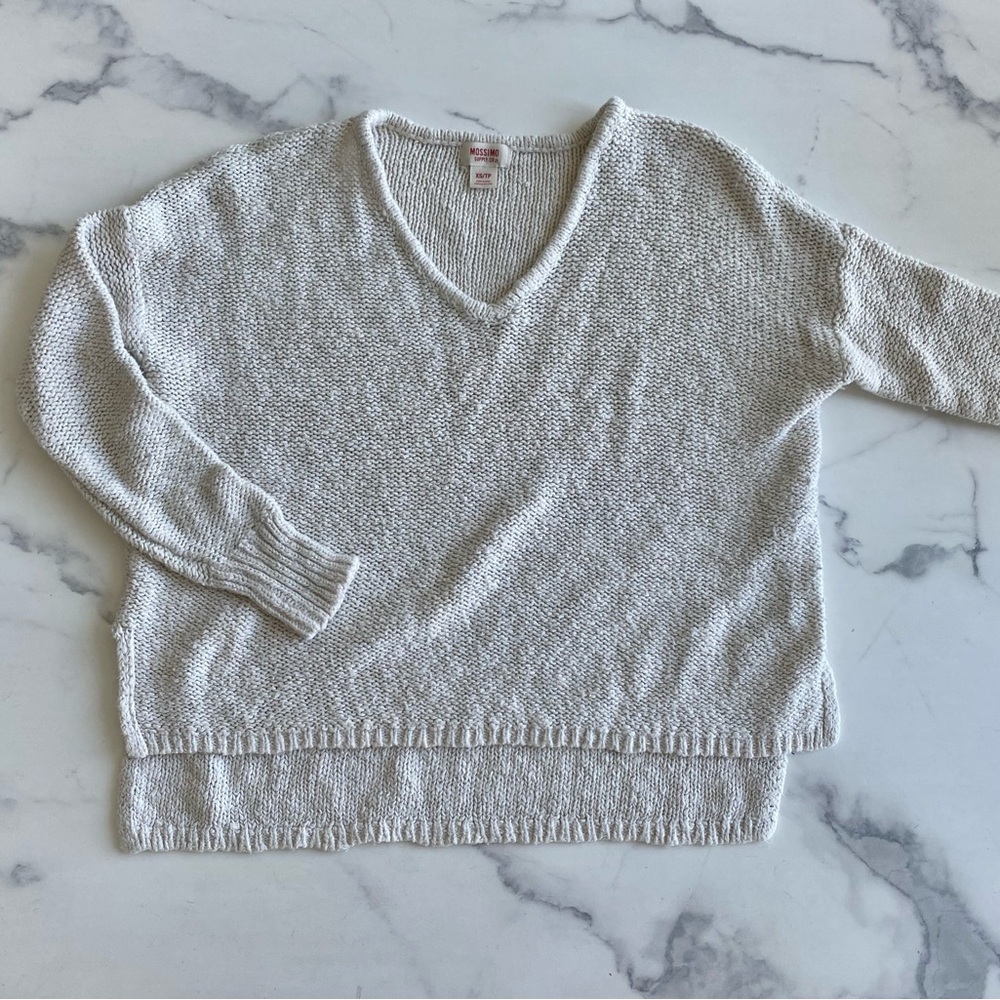 Knit High-Low V-Neck Sweater in Off-White